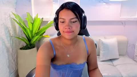Antonela online show from September 2025 12:39:02 PM