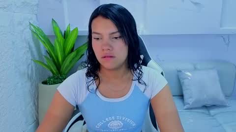Antonela online show from September 2025 01:03:01 PM