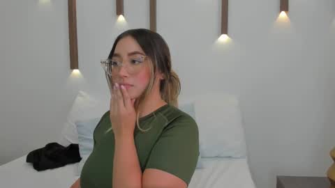 A N T O N E L L A  online show from January 2025 02:59:01 PM