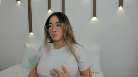 A N T O N E L L A  online show from January 2025 03:09:01 PM