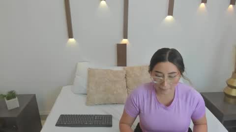 A N T O N E L L A  online show from January 2025 06:10:02 PM