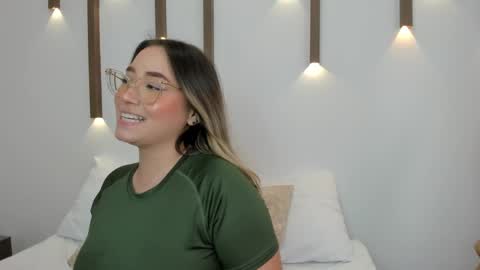 A N T O N E L L A  online show from January 2025 03:11:01 PM