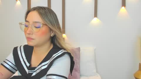 A N T O N E L L A  online show from February 2025 12:00:02 PM