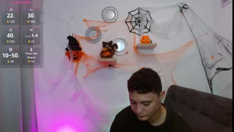 Snapshot of antonella_n_brian chatting on October 2025 07:07:02 PM Antonella y Brian online show from October 2025 07:07:02 PM