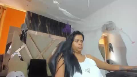 AntonellaTawer online show from October 2025 07:16:01 PM