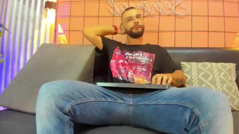 Juan Camilo online show from February 2025 01:03:01 AM