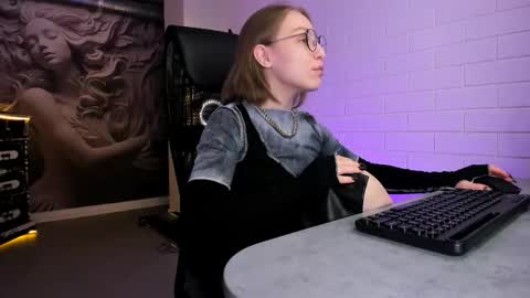 APHEX QUEEN online show from November 2025 05:17:01 AM