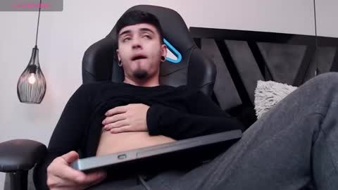 Snapshot of apolo_lopez chatting on October 2025 03:44:02 PM Apolo online show from October 2025 03:44:02 PM