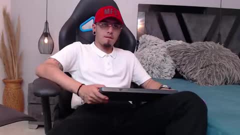 Snapshot of apolo_lopez chatting on October 2025 04:41:01 PM Apolo online show from October 2025 04:41:01 PM