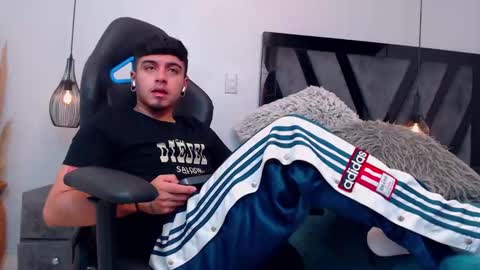 Snapshot of apolo_lopez chatting on October 2025 04:20:02 PM Apolo online show from October 2025 04:20:02 PM