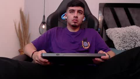 Snapshot of apolo_lopez chatting on October 2025 03:57:02 PM Apolo online show from October 2025 03:57:02 PM