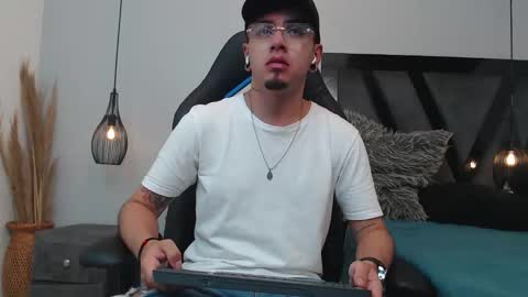 Snapshot of apolo_lopez chatting on October 2025 04:39:01 PM Apolo online show from October 2025 04:39:01 PM