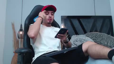 Snapshot of apolo_lopez chatting on November 2025 04:25:01 PM Apolo online show from November 2025 04:25:01 PM