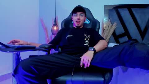 Snapshot of apolo_lopez chatting on November 2025 09:37:02 PM Apolo online show from November 2025 09:37:02 PM