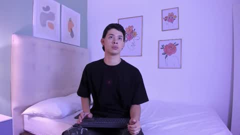 Snapshot of apoloricci chatting on December 2025 07:18:01 PM Apolo twink online show from December 2025 07:18:01 PM