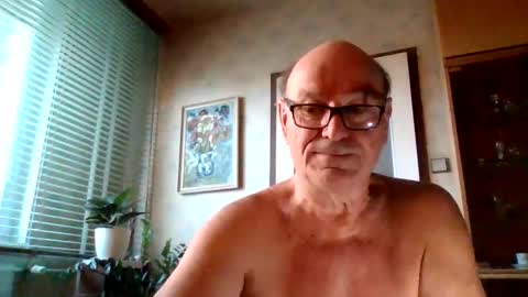 Adam online show from October 2025 06:04:02 AM