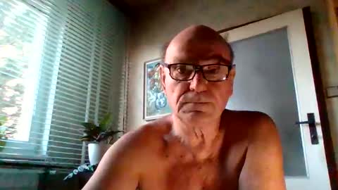 Adam online show from November 2025 06:01:01 AM