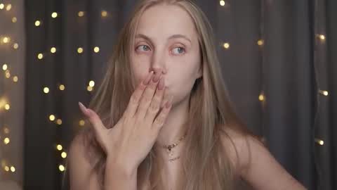  REYNA  my friend   online show from September 2025 03:04:01 PM