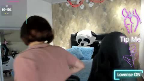 Snapshot of april_dumont chatting on October 2025 03:02:01 PM April online show from October 2025 03:02:01 PM