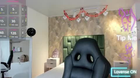 Snapshot of april_dumont chatting on October 2025 01:32:01 PM April online show from October 2025 01:32:01 PM