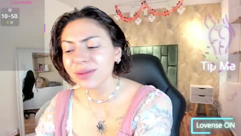 Snapshot of april_dumont chatting on October 2025 12:34:02 PM April online show from October 2025 12:34:02 PM