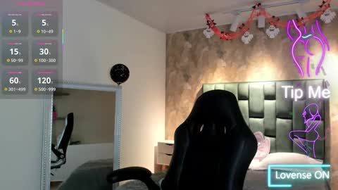 Snapshot of april_dumont chatting on October 2025 11:25:01 AM April online show from October 2025 11:25:01 AM