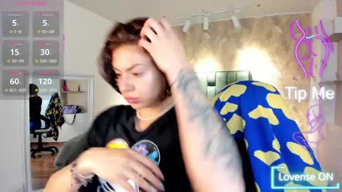 Snapshot of april_dumont chatting on November 2025 11:31:02 AM April online show from November 2025 11:31:02 AM