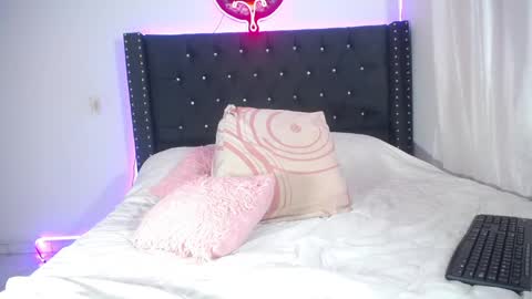 Snapshot of aprilhotty chatting on December 2024 10:49:02 PM April online show from December 2024 10:49:02 PM