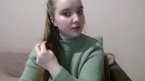 Josefin online show from December 2024 11:01:01 AM