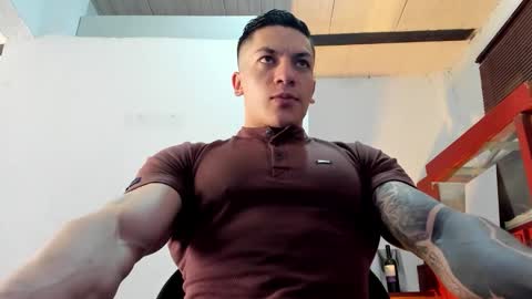 Snapshot of aquiles_51 chatting on October 2025 08:27:02 PM Jonathan online show from October 2025 08:27:02 PM