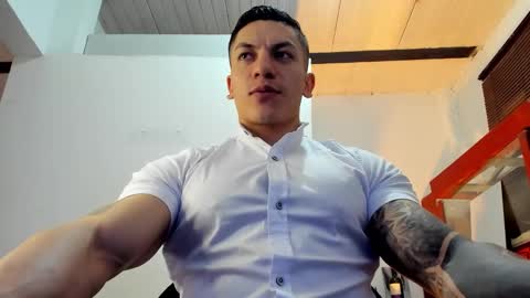 Snapshot of aquiles_51 chatting on October 2025 08:17:01 PM Jonathan online show from October 2025 08:17:01 PM