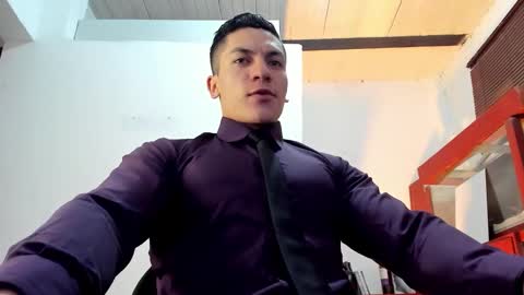 Snapshot of aquiles_51 chatting on October 2025 08:28:01 PM Jonathan online show from October 2025 08:28:01 PM