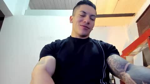 Snapshot of aquiles_51 chatting on October 2025 08:53:02 PM Jonathan online show from October 2025 08:53:02 PM