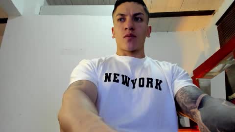 Snapshot of aquiles_51 chatting on November 2025 06:51:01 PM Jonathan online show from November 2025 06:51:01 PM