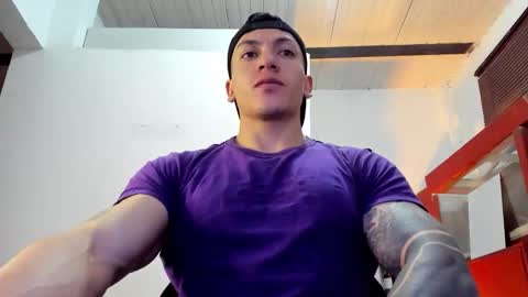 Snapshot of aquiles_51 chatting on November 2025 04:29:01 PM Jonathan online show from November 2025 04:29:01 PM