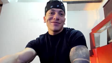 Snapshot of aquiles_51 chatting on November 2025 05:55:02 PM Jonathan online show from November 2025 05:55:02 PM