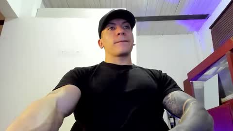 Snapshot of aquiles_51 chatting on November 2025 02:57:02 PM Jonathan online show from November 2025 02:57:02 PM