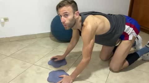 Aquilesmade online show from December 2024 04:19:02 PM