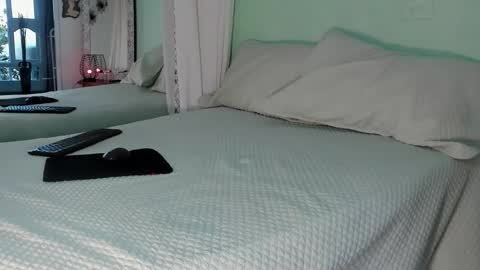 Snapshot of arabiel chatting on October 2025 10:14:02 PM Nadia Cyel online show from October 2025 10:14:02 PM