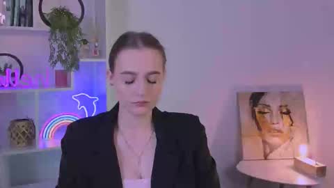 Luna online show from September 2025 07:24:02 PM