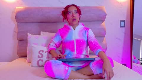 Snapshot of ariablake_1 chatting on December 2025 12:14:02 PM Aria online show from December 2025 12:14:02 PM