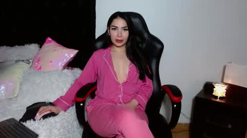 Snapshot of ariana_28 chatting on October 2025 12:26:01 PM Ariana lvarez online show from October 2025 12:26:01 PM