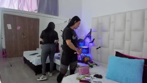  ariana  online show from October 2025 05:01:01 PM