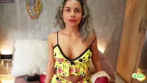 Snapshot of ariana_valdirii chatting on November 2025 12:38:02 PM cristina online show from November 2025 12:38:02 PM