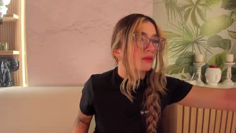 Ari online show from November 2025 03:05:01 AM