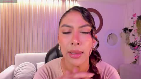 Snapshot of arianadumont chatting on October 2025 11:31:02 AM Ariana Dumont online show from October 2025 11:31:02 AM