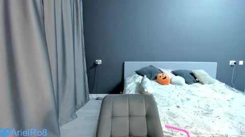 Ariel online show from November 2025 08:33:02 PM