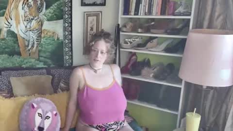 Snapshot of arielabai chatting on November 2025 07:35:01 PM Arielle Ari online show from November 2025 07:35:01 PM