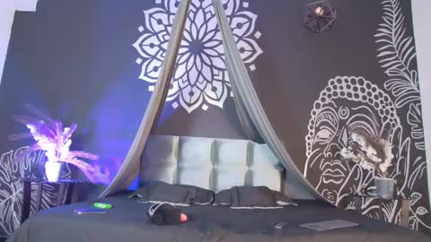 Ari online show from September 2025 07:25:01 PM