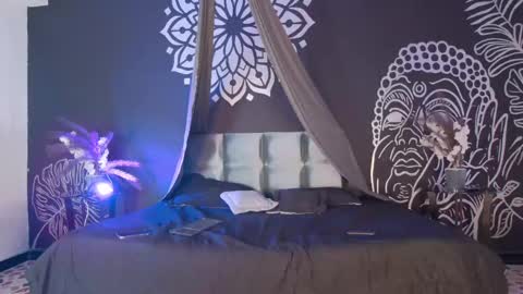 Ari online show from September 2025 07:35:01 PM